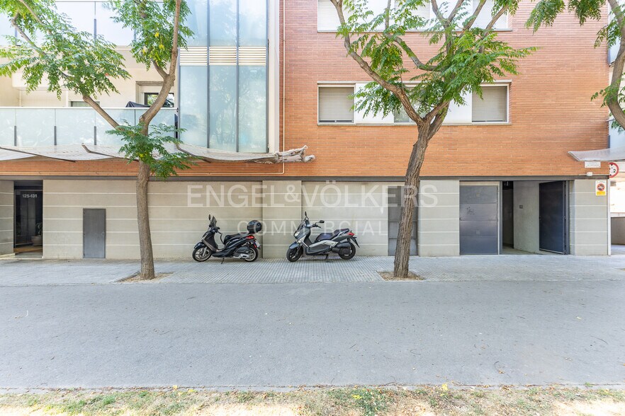 Immeuble residentiel dans Sant Feliu de Llobregat, Barcelona à vendre - Photo du bâtiment - Image 2 de 3