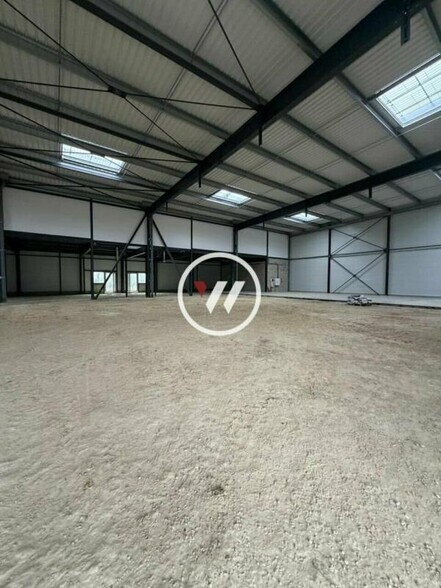 Local d'activités dans Louvres à vendre - Photo du bâtiment - Image 2 de 5
