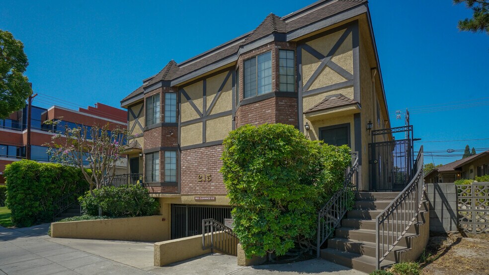 215 N Cordova St, Burbank, CA à vendre - Photo du bâtiment - Image 2 de 15