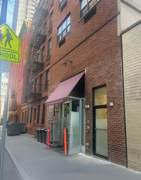 346 East 92nd St, New York, NY for lease - Building Photo - Image 2 of 4