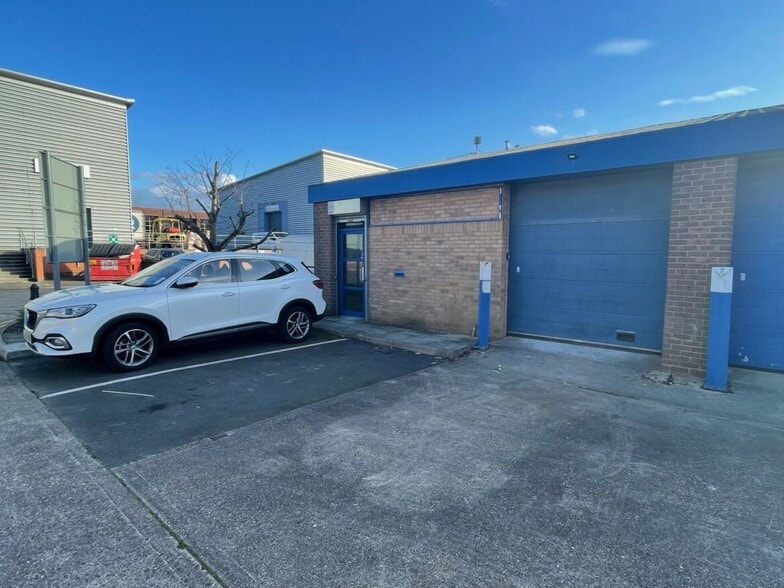 861-874 Plymouth Rd, Slough for lease - Building Photo - Image 3 of 8