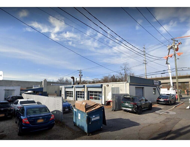 610 Oak St, Copiague, NY à vendre - Photo du bâtiment - Image 2 de 5