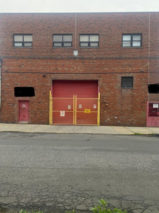 Plus de détails pour 15011 Guinzberg Rd, Jamaica, NY - Industriel à louer