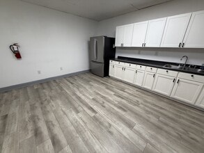 8880 NW 20th St, Doral, FL à louer Photo intérieure- Image 2 de 8