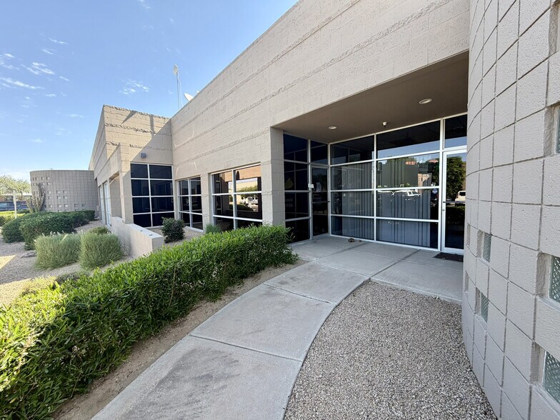 8341 E Evans Rd, Scottsdale, AZ à louer - Photo du bâtiment - Image 2 de 5