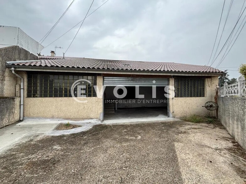 Office in Chasse-sur-Rhône for lease - Building Photo - Image 1 of 8