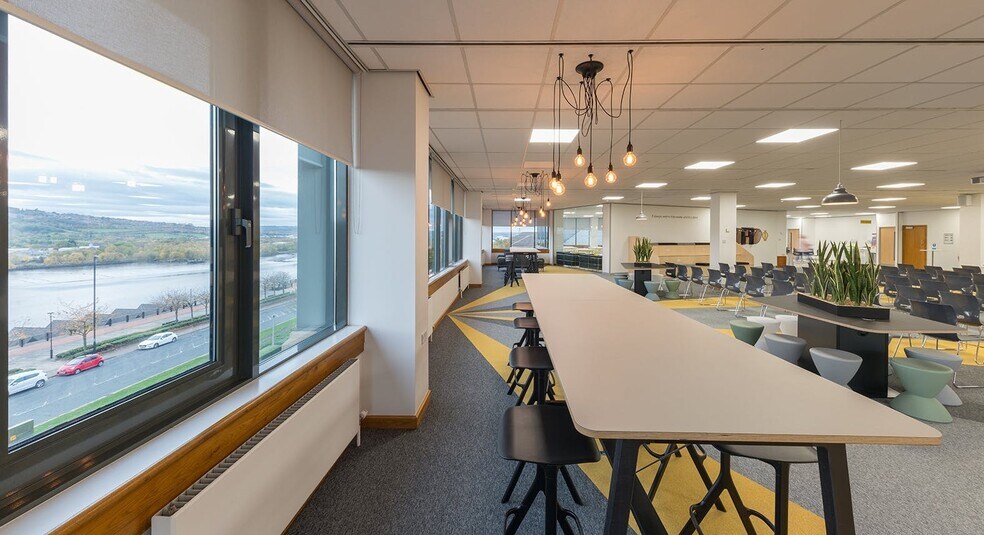 William Armstrong Dr, Newcastle Upon Tyne à louer - Photo du bâtiment - Image 2 de 6