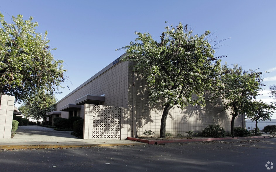4605 Brooks St, Montclair, CA for sale - Building Photo - Image 2 of 5