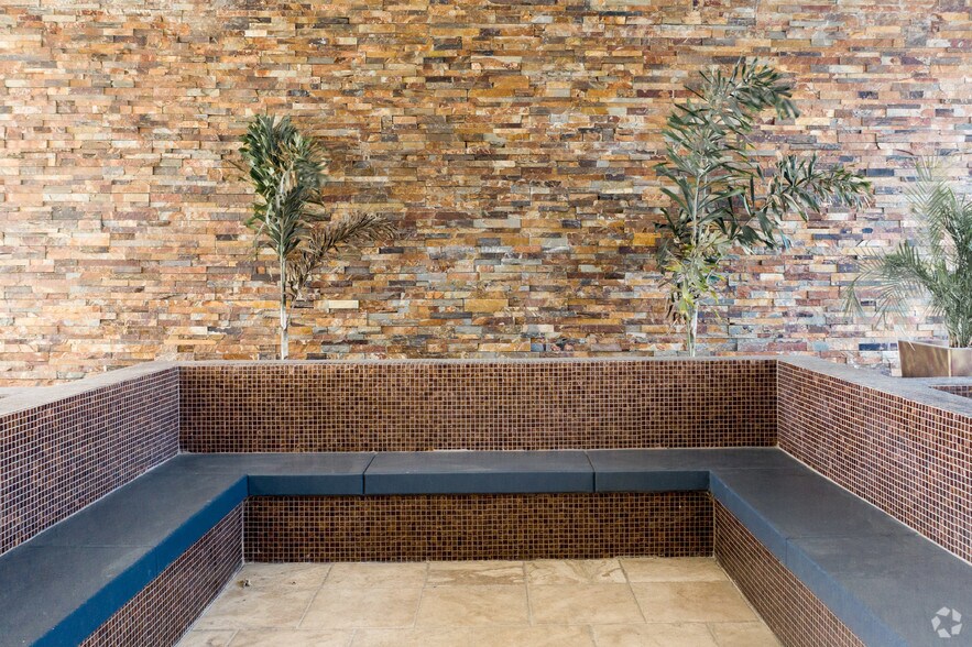 16315 E Whittier Blvd, Whittier, CA à louer - Hall d’entrée - Image 3 de 18