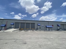 9999 NW 89th Ave, Medley FL - Entrepôt