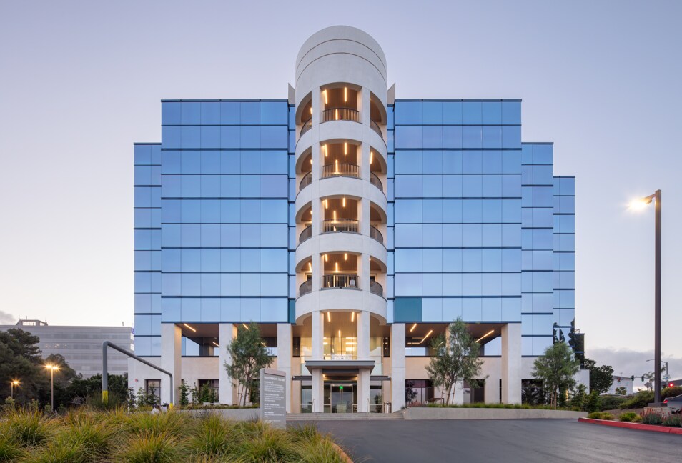 5880 Oberlin Dr, San Diego, CA à louer Photo du bâtiment- Image 1 de 12