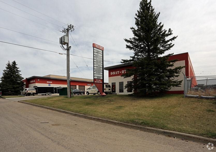9803-9827 33 Av NW, Edmonton, AB for lease - Primary Photo - Image 2 of 6
