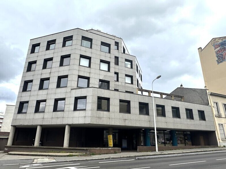 Bureau dans Lyon à louer - Photo du bâtiment - Image 2 de 5