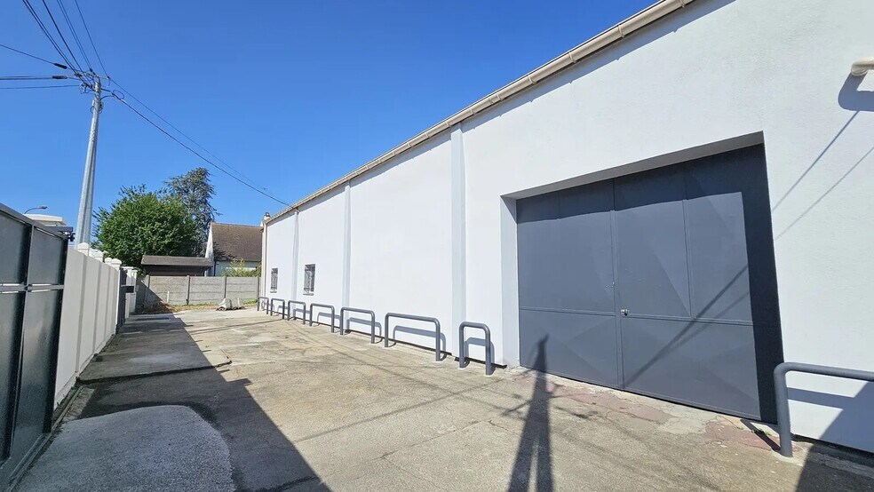 Flex in Saint-Maur-des-Fossés for lease - Building Photo - Image 2 of 6