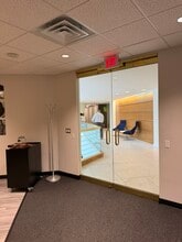 31700 Middlebelt Rd, Farmington Hills, MI à louer Photo intérieure- Image 2 de 10