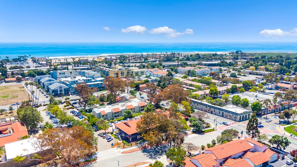 24 E Main St, Ventura, CA à vendre - Aérien - Image 2 de 10