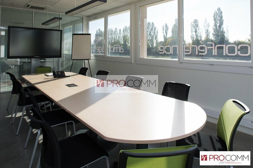 Office in Chartres for lease - Interior Photo - Image 1 of 6