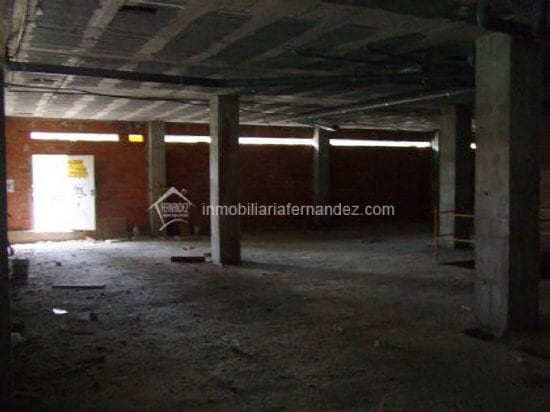 Retail in Cáceres for lease - Building Photo - Image 2 of 4