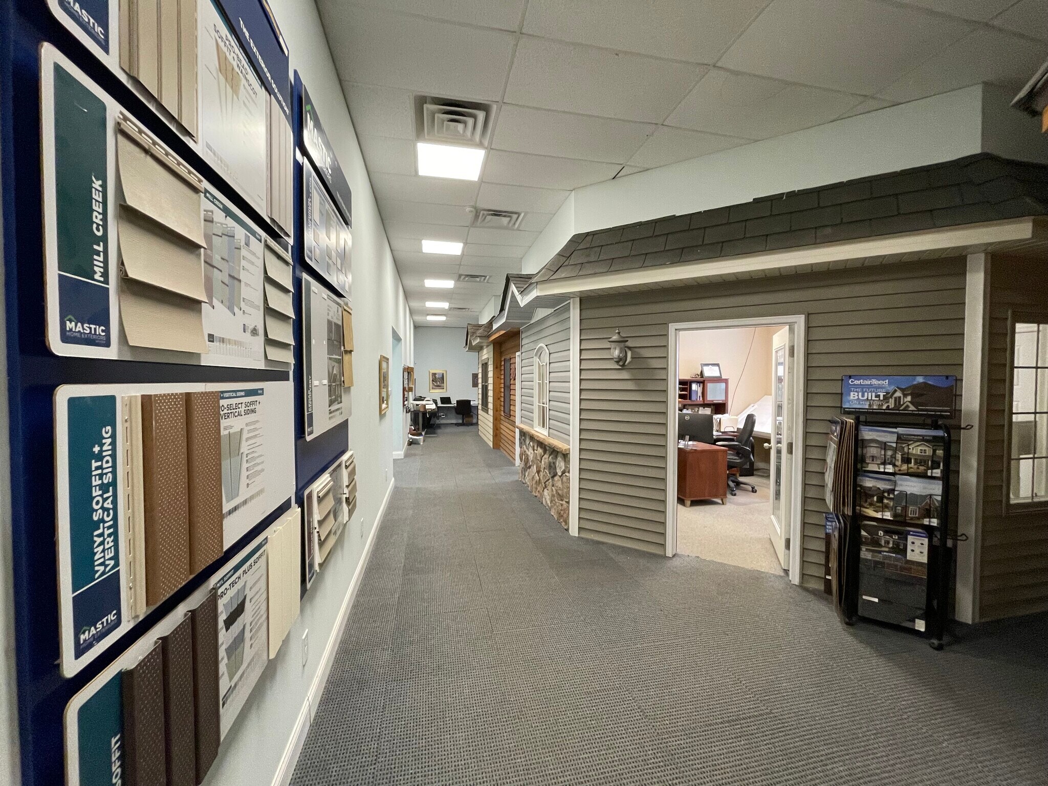 195 E Hamburg St, Pinckney, MI à louer Photo principale- Image 1 de 10