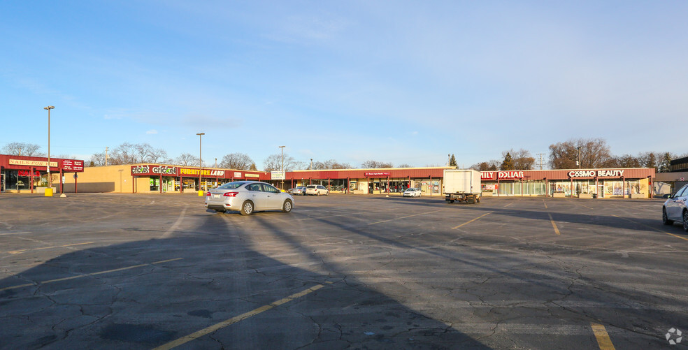 7608-7632 W Hampton Ave, Milwaukee, WI for lease - Building Photo - Image 2 of 3