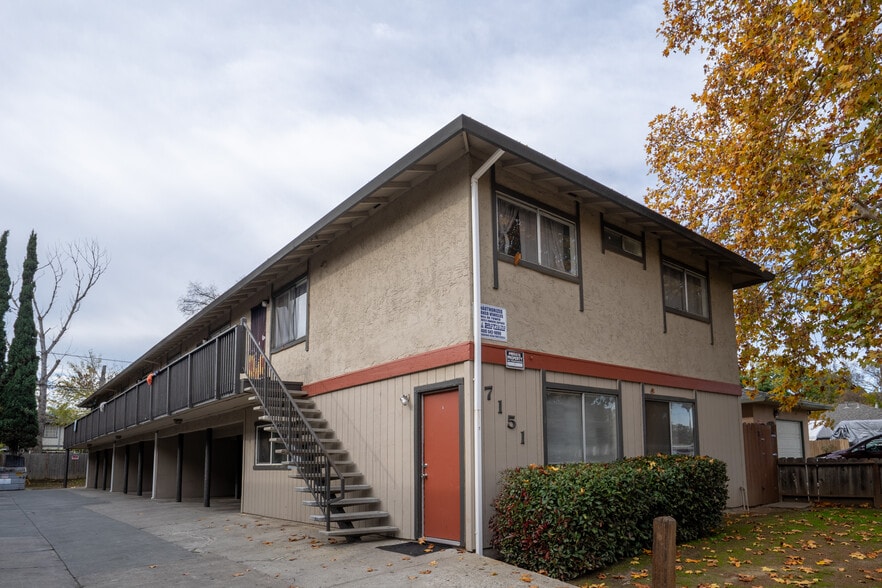 19-Unit Multifamily Portfolio portfolio of 2 properties for sale on LoopNet.ca - Building Photo - Image 3 of 21