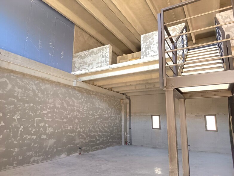 Flex in La Seyne-sur-Mer for lease - Interior Photo - Image 3 of 8