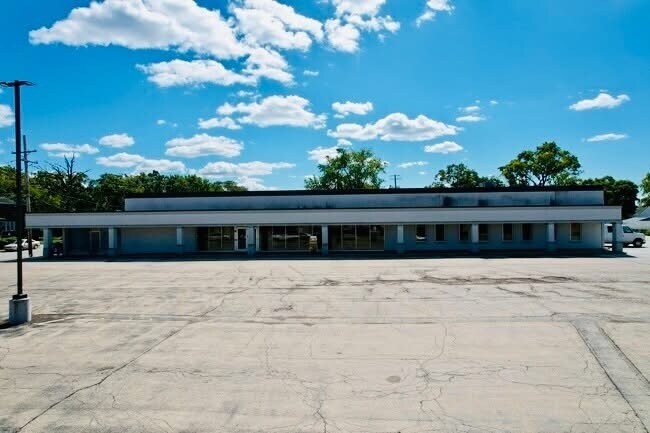 7103 W 111th St, Worth, IL à louer - Photo du bâtiment - Image 2 de 11