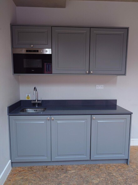 290-298 Mare St, London for lease - Building Photo - Image 3 of 11