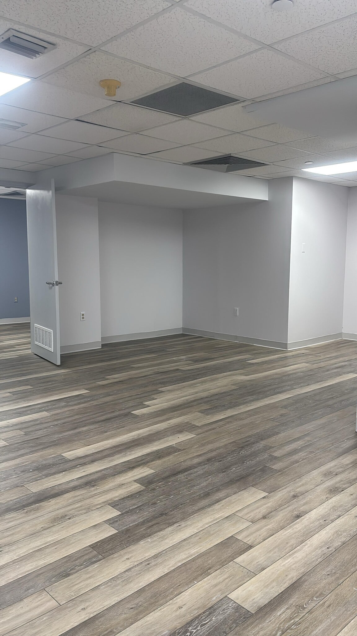 33 SW 2nd Ave, Miami, FL for lease Interior Photo- Image 1 of 2