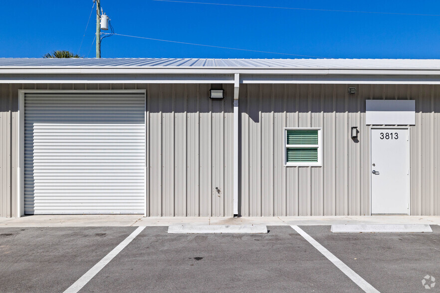 3801-3815 Oleander Ave, Fort Pierce, FL for lease - Building Photo - Image 3 of 6