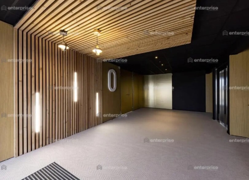 Flex in Lille for lease - Lobby - Image 2 of 2