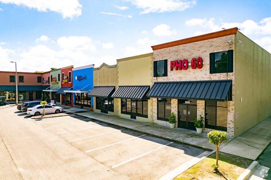 905-959 E Brandon Blvd, Brandon, FL à louer - Photo du bâtiment - Image 3 de 8
