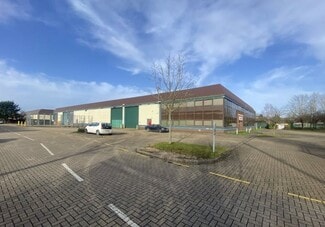 Plus de détails pour 552 Fairlie Rd, Slough - Industriel à louer