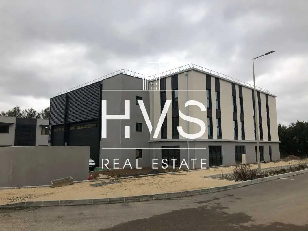 Office in Gardanne for lease Building Photo- Image 1 of 12