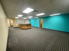 4315 55 Ave, Red Deer, AB à louer Photo intérieure- Image 1 de 23