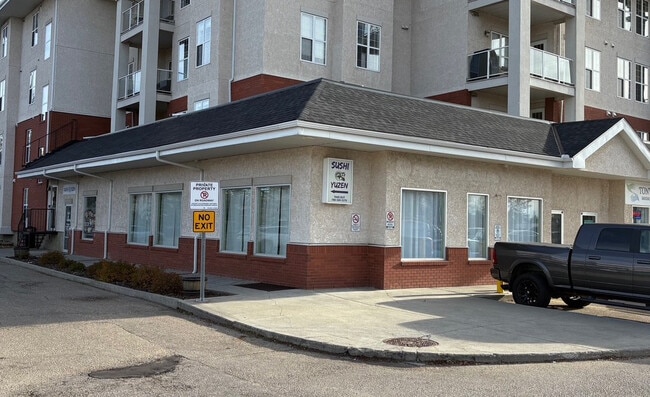 Plus de détails pour 585 St Albert Trl, St. Albert, AB - Commerce de détail à vendre
