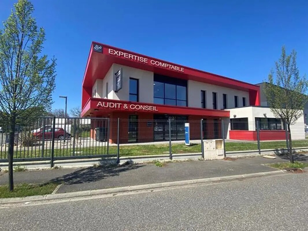 4 Rue Issac Newton, Plaisance-du-Touch for lease Primary Photo- Image 1 of 9