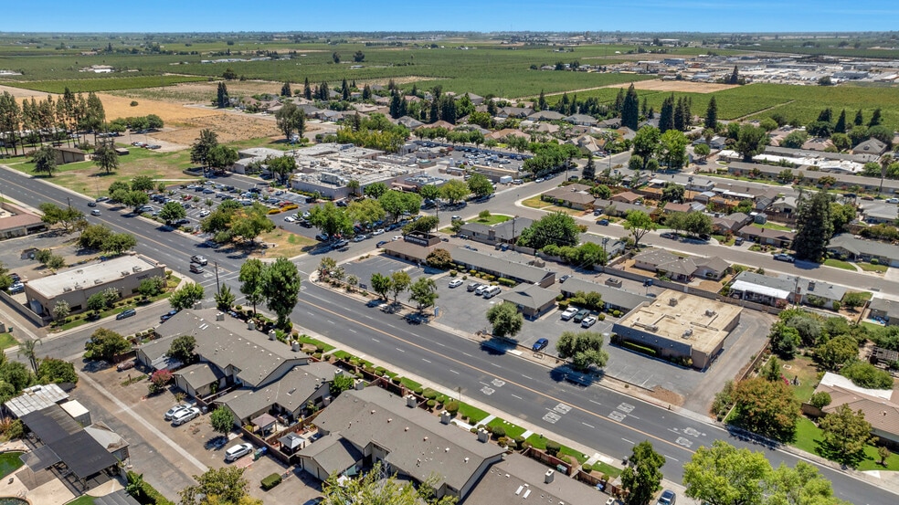 1215-1239 Rose Ave, Selma, CA for lease - Building Photo - Image 2 of 22
