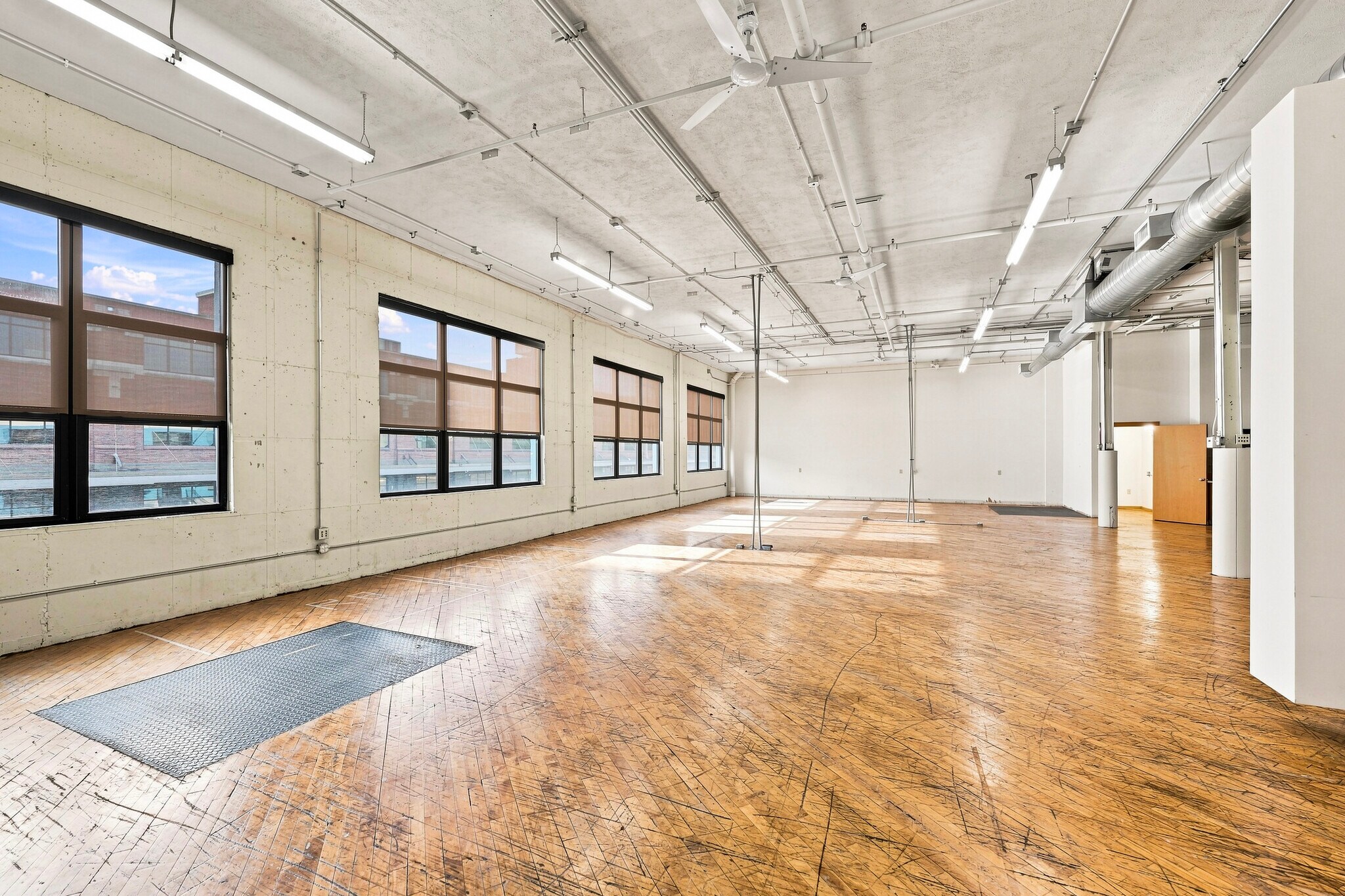 2300-2310 Kennedy St NE, Minneapolis, MN for lease Interior Photo- Image 1 of 5