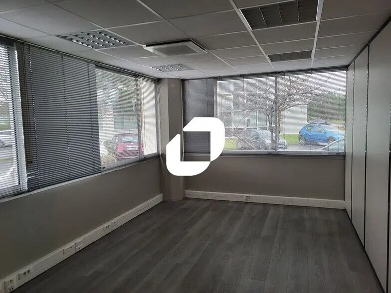 Office in Mérignac for lease - Interior Photo - Image 2 of 10
