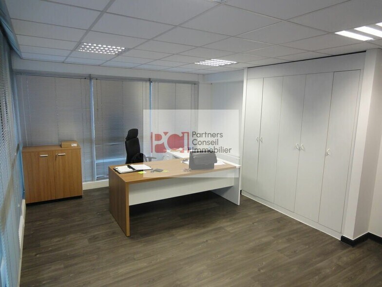 Office in Nîmes for lease - Interior Photo - Image 3 of 5