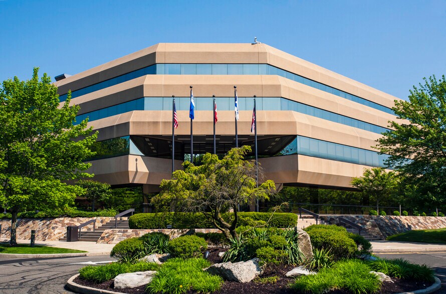 1 Omega Dr, Stamford, CT à louer - Photo du bâtiment - Image 1 de 4