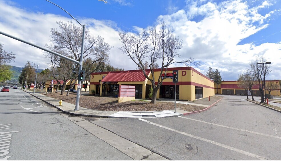 2220 Quimby Rd, San Jose, CA à louer - Photo du bâtiment - Image 3 de 7