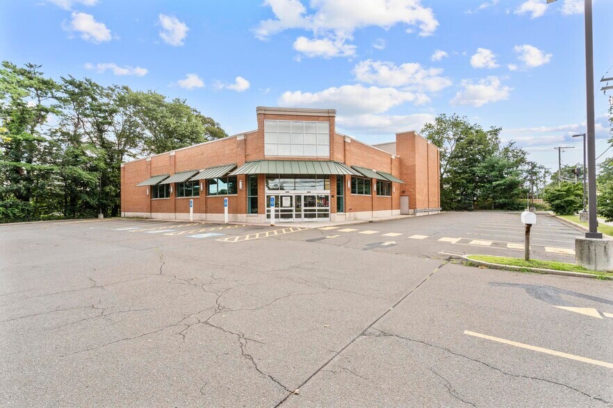 1083 Boston Post Rd, Milford, CT à vendre - Photo du bâtiment - Image 3 de 27