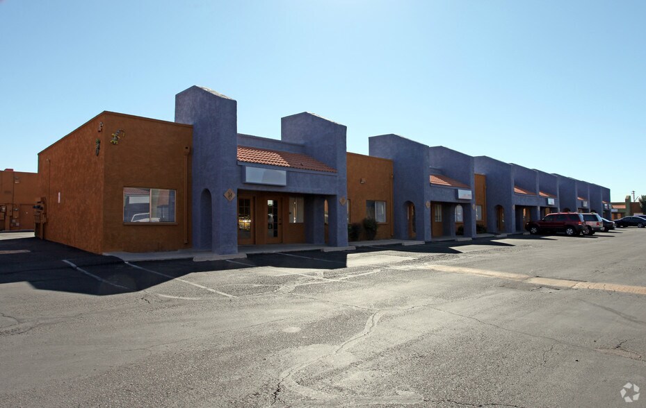 4500 E Speedway Blvd, Tucson, AZ à louer - Photo du bâtiment - Image 3 de 27