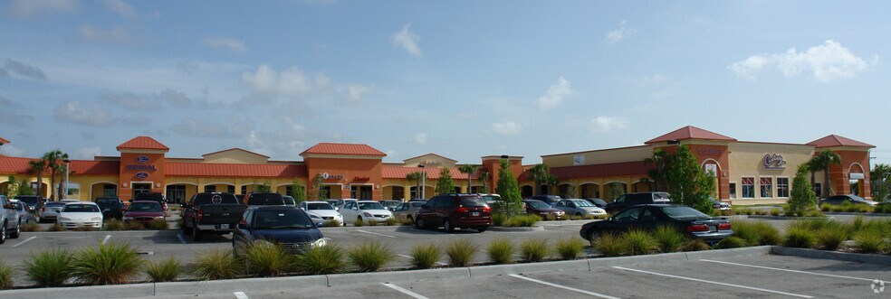 4379-4391 Colonial Blvd, Fort Myers, FL à louer - Photo du bâtiment - Image 3 de 5