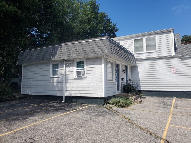 580 Maple Ave, Barrington, RI for lease - Building Photo - Image 3 of 4