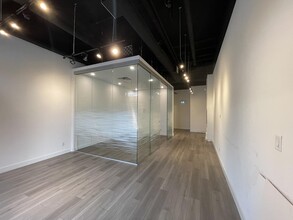 2675-2699 Kingsway, Vancouver, BC à louer Photo intérieure- Image 1 de 3