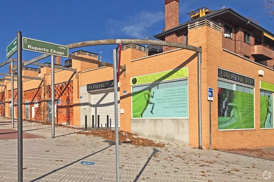Avenida de Isabel de Farnesio, 804, Boadilla del Monte, Madrid à louer - Photo du bâtiment - Image 3 de 3
