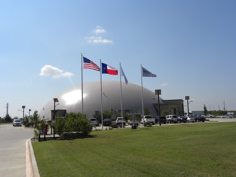 3063 Outlet Center Dr, Sealy, TX à vendre - Photo du bâtiment - Image 2 de 45